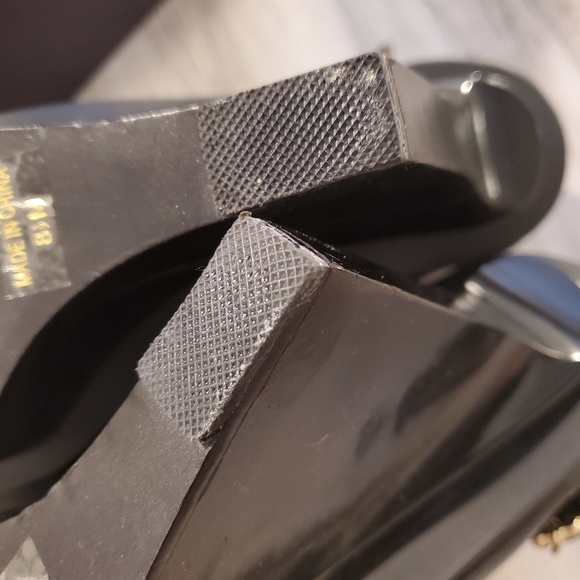 Hale Bob patent leather platform heels - Picture 7 of 7